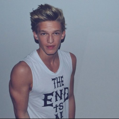 We all first saw him as a young Aussie boy who had a dream, now that dream is a reality @CodySimpson. @allisimpson @MadisonPettis22 & @CodySimpson follow me