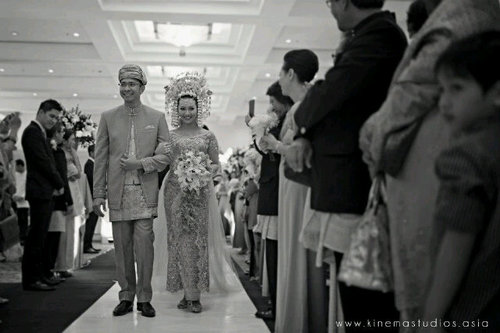 anditweet's profile picture. Corporate slave by day. Poet by night. Rock chick by default.