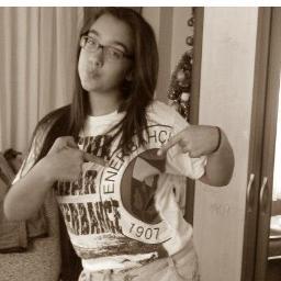 AvuBusenur's profile picture. 