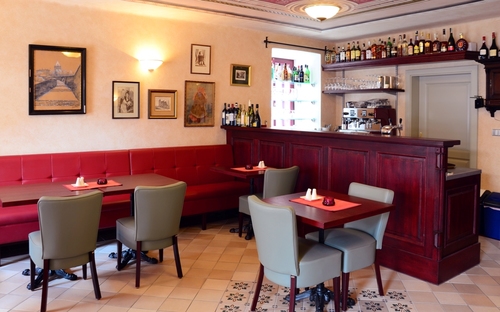 Restaurace Českém Krumlova.Přijďte k nám ochutnat speciality naších babiček připravované dle novodobých trendů.Maso z vlastních chovů,bylinky ze zahrádky