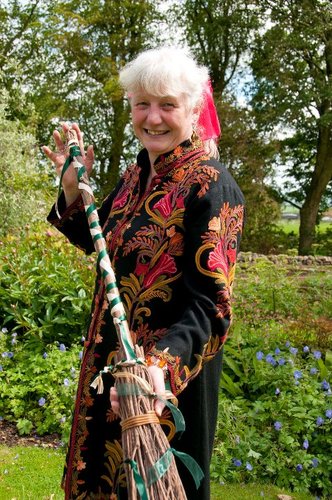 ecospiritargyll's profile picture. Celebrant for legal weddings & other rites of passage. Lives on a permaculture smallholding in Argyll. Runs workshops on traditional crafts and self-sufficiency
