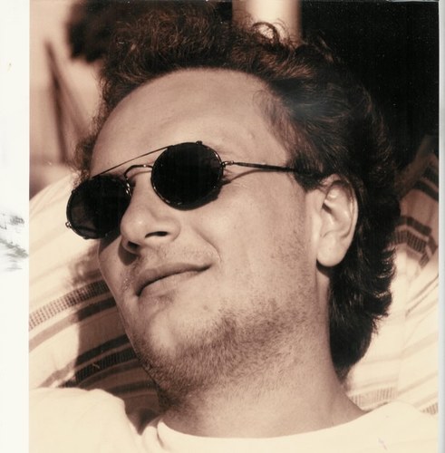Amo l'Italia, il suo odore, cuore, pancia e testa... in questo ordine! Cerco di surfare al meglio questa meravigliosa vita... Padre x 3 RT=FYI;Like=bookmark