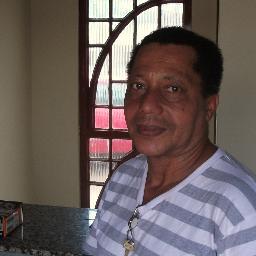 Filho de autoridades Superiores, formado em Pedagogia, atualmente estou concluindo   Biologia. Moro na Amazônia. Trabalho no Serviço Público Federal.