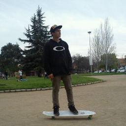 luciano_labrin's profile picture. hola,soy una persona comun,me gusta sacar fotos,salir con amigos,,estar con mi familia y me gusta hacer snowboard,bodyboard,surf y skateboard