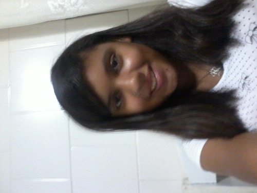 tipica menina do sitio ke curte sertanejo e ama rpck falem bem ou falem mal mais falem de mim XD :-D