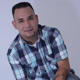 Sou um cantor no GRUPO SÓ EMOÇÃO!!!  na minha vida deus esta sempre em primeiro lugar!!!  amo muito oke eu faço!! deus no comando!!