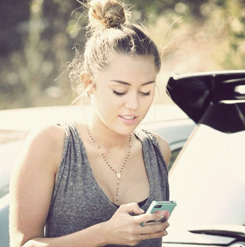 Niley shipper. Smiler since 2007. 
You appear just like a dream to me... @MileyCyrus 
@TableBreakers1D - Siga