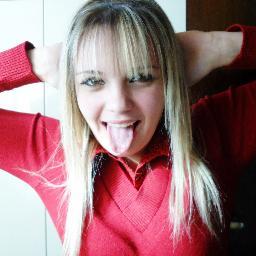 Na minha vida Deus está em primeiro lugar e Família em segundo... Não suporto pessoas que não cumprem o que prometem, falsas e ignorantes u.u  !
