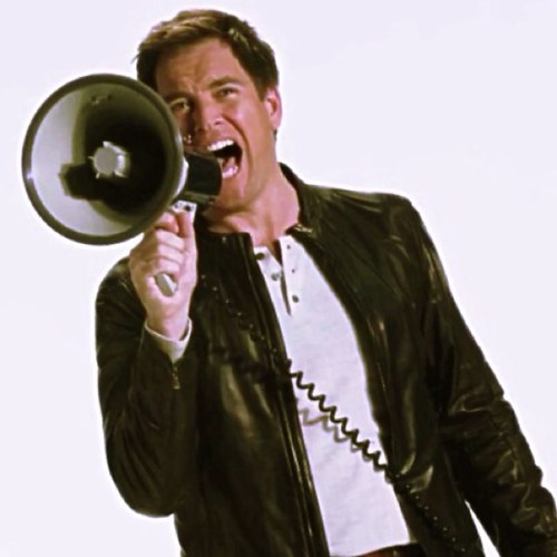 Big D, little i, big N, little ozzo. NCIS's Agent Tony DiNozzo, at your service. [RP]