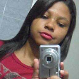 Tenho 14 anos , sou uma fã alucinada do EMINEM , e quem gostar segui , beijos meus twitteiros lindos :))