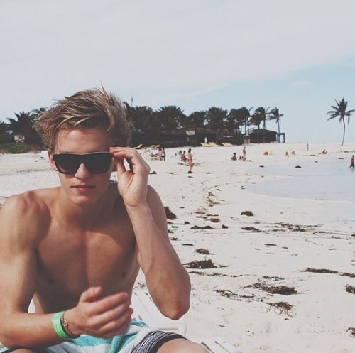 Super Beach Kid | Gold Coast | Surfing | Cody Simpson