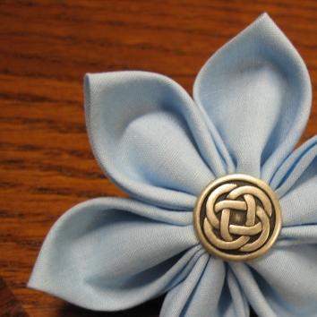 Originally the official twitter feed for the etsy shop, Kanzashi by Jewelledfairy.  Now more of a personal thing.  She/her