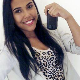 Não quero ter a terrível limitação de quem vive apenas do que é passível de fazer sentido. Eu não: quero uma verdade inventada.