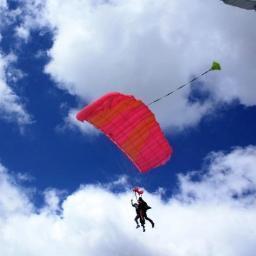 Skydiving in France with a professional parachutist & test jumper for the French Army, Military Free Fall instructor, USPA skydiving instructor, speak english.