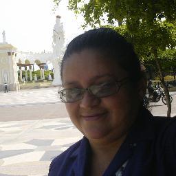 Puertera. Maracucha reencauchada. Docente Católica a nivel medio y profesional. Egresada LUZ y UPEL.
