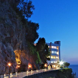 A little piece of Heaven on the Amalfi Coast.
The only 5 star boutique 'barefoot luxury' Hotel at the heart of one of the world's most stunning coastlines.