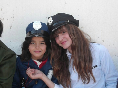 soi una niña de 12 años soi baja con el pelo negro y con quien mejor me lo paso es con mis primos sobreto mi prima ana mari Xd