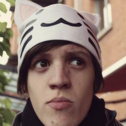 (NO soy ALFREDITO) El mejor youtuber Argentino, @AlfreditoLCDA 
http://t.co/hUtsJYm9
http://t.co/TVHPGFEQ
http://t.co/4lpcjZYz
http://t.co/tV9GsaNz