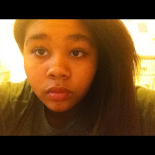 Diamondsimons1's profile picture. Hi please follow i follow back:)