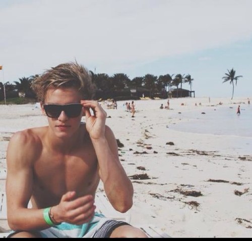 Supporting @codysimpson through everything! #angel Wish every guy was as sweet as him! Met him twice ;)