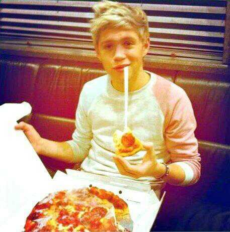 Nialls_Food555's profile picture. I'm not just any food, I'm the food, Niall's food. you jealous that i get to touch niall's mouth everyday, well you should be.