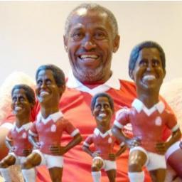 Ex-jogador de futebol. Ídolo do Inter de Lages, o maior time do mundo e o amor de uma cidade inteira. PERFIL FALSO, como tudo que cerca o futebol brasileiro!