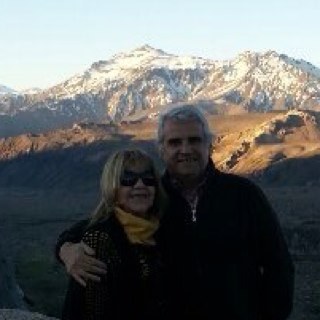 Catolico, Contador Publico, casado con Maria Ines. 4 hijos. centroderecha. Ex alcalde y concejal. Ex dirigente de Rangers.