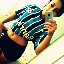 “Se você me vê passando, fica em câmera lenta 
Quando toca o meu som você sempre aumenta” ♫