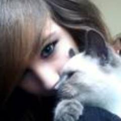 I follow back.Im single.I Love one direction and justin bieber ,bruno mars, prince royce and guys whit green eyes