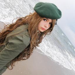 Im Married.Im super nice but if your mean 2 me i could be your horrible nightmare.Im Studing 2 be a techer.im 20 years old(about to be 20) i follow back