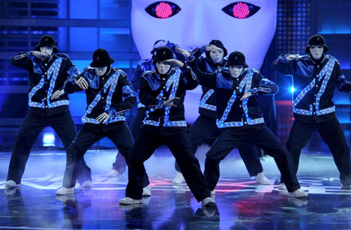 a jabbawockeez luver!!! :D