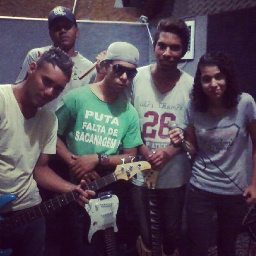 Oi, somos a banda Skreed, e nossos integrantes são: @imsuckeer @thedrunkaard @MushLance . Somos de tudo um pouco. http://t.co/DKa01AhU