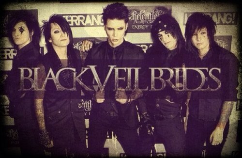 im up for a laugh, love horror, love bvb mcr aa fir and all rock/metal bands! but like rap as well...yep...im one of them! ;)