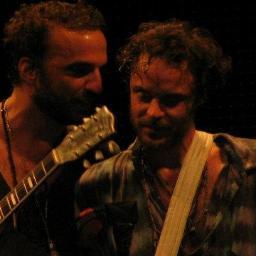 Eu só aceito a condição de ter você só pra mim. Eu sei, não é assim, mas deixa eu fingir e rir... Fã clube dedicado ao Rodrigo Amarante de Castro Neves.