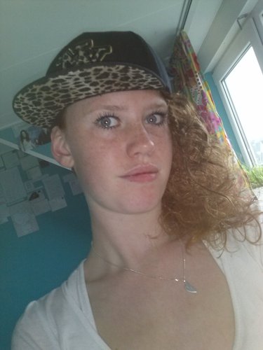 gebruik dit account niet meer follow me andere account @daaanielleeexxx