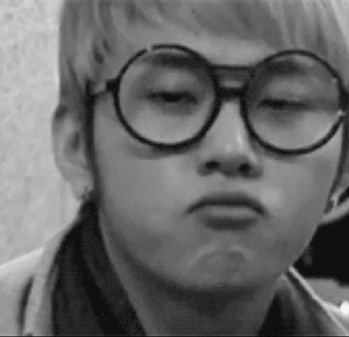 ผมไม่มีไรมากครับ. ปุ๊อิ๊ง~~~ ผมก็แค่ยงจุนฮยองบอท. คนที่คุณจะหลงรักผมในอนาคตไง~ -////- 3 4 !!! เตรียมกันแย่งหลงรักผมได้แล้วนะ !!! หยักคิ้ว. ;). [7/08/12]