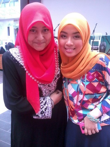 Hellooo there ♥♥ I'm Syaza... 14.. school at Smk Kiaramas. Nice to know you TWEETHEART ♥♥, facebook: https://t.co/UxdZMUyW