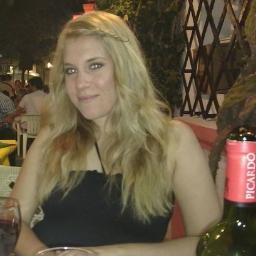 Técnica superior de Gestión comercial y marketing,amada de las redes sociales y los animales, amiga de mis amigos y con muchas ganas de hcer cosas nuevas ;)