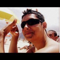 Amo futebol , Cinema , Pizza e Praia. não necessariamente nesta ordem. Pai e Mãe e os amigos por que quem tenho amigos nunca fica sem...