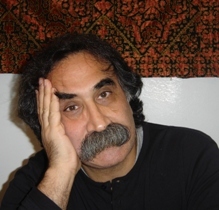 Poète et artiste iranien vivant à Paris depuis 48 ans. Etudes: Théâtre, sociologie et lettres a Téhéran ParisX et paris3, publications : plusieurs livres