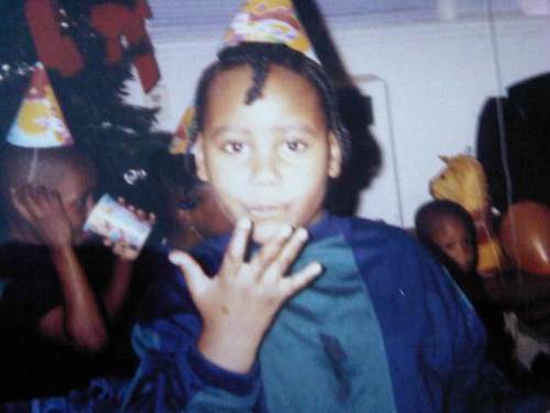 im chillz laid back like to geek have fun and enjoy life y.o.l.o bitches but follow me and imma show luv back so FOLLOW