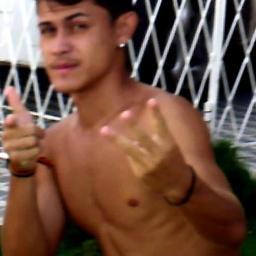 Na luta, um bom guerreiro ! rejeito todo caô.Eu ergo o peito e vou em frente na parada, Sigo o meu caminho, 
 tranquilo e sozinho.