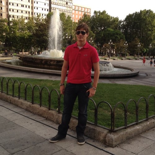 Estudiante de Administración y Dirección de Empresas. Las Rozas de Madrid.