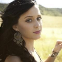 uma menina querida simpática e alegre as vezes é muito loka e ama de coração a katy perry as mais lindas coisas da vida não podem ser vistas e nem tocadasmas3