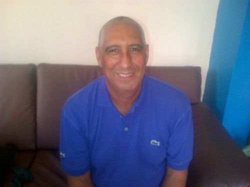 Ing.electricista,profesor universitario,padre de familia,fiel creyente en dios