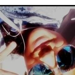Valorize quem te ama esse sim merece seu amor..,..