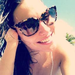 Eu poderia escrever mil e uma palavras para lhe mostrar meus sentimentos, mas apenas uma já basta. Eu te amo! @melfronckowiak ♥  
Since: 19/01/12
