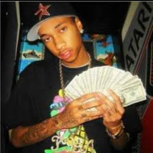 Follow this nigga! Wassup ladies;) 
Kendrick lamar all day!
Cali= weed woman and weather!!!