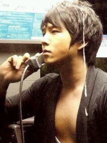super juniorかんいん(非公式bot)だぞ？SJbot、ELF、SMファミリーフォロー待ってるからなっ！フォローしたら@、よろしくな！俺のこと嫌いになったら、ブロックな！ kik、てぃくで絡みたいやついるか？ じゃがりこんNo.005クヮヂャNo.005
