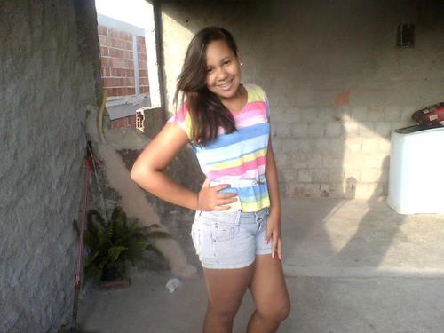 Sou uma menina que gosta de curti a vida ,adoro Pollo, Bonde da stronda,emicida ,rashid,projota...
